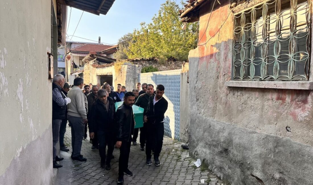 Kula İlçesi’nde 48 yaşındaki bir kişi evinde ölü olarak bulundu.