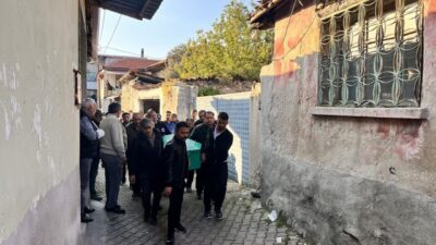 Kula İlçesi’nde 48 yaşındaki bir kişi evinde ölü olarak bulundu.