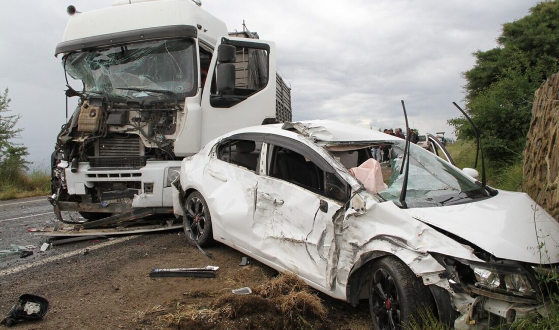 Manisa’nın Kula ilçesinde meydana gelen zincirleme trafik kazasında 1 tır,