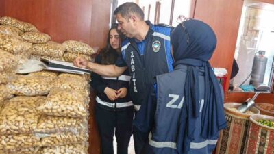 Erzincan Belediyesi ekipleri, Kurban Bayramı öncesinde şehir genelinde kuruyemiş satışı