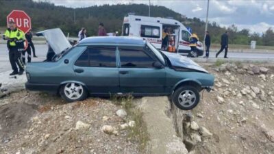 Kütahya’nın Emet ilçesinde meydana gelen trafik kazasında, 3 kişi yaralandı.