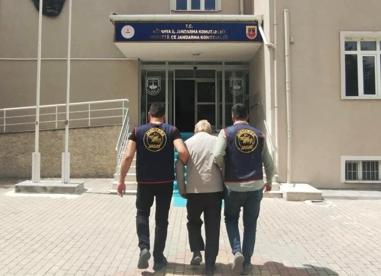 Kütahya İl Jandarma Komutanlığı, aranan kişilerin yakalanması amacıyla Jandarma Suç