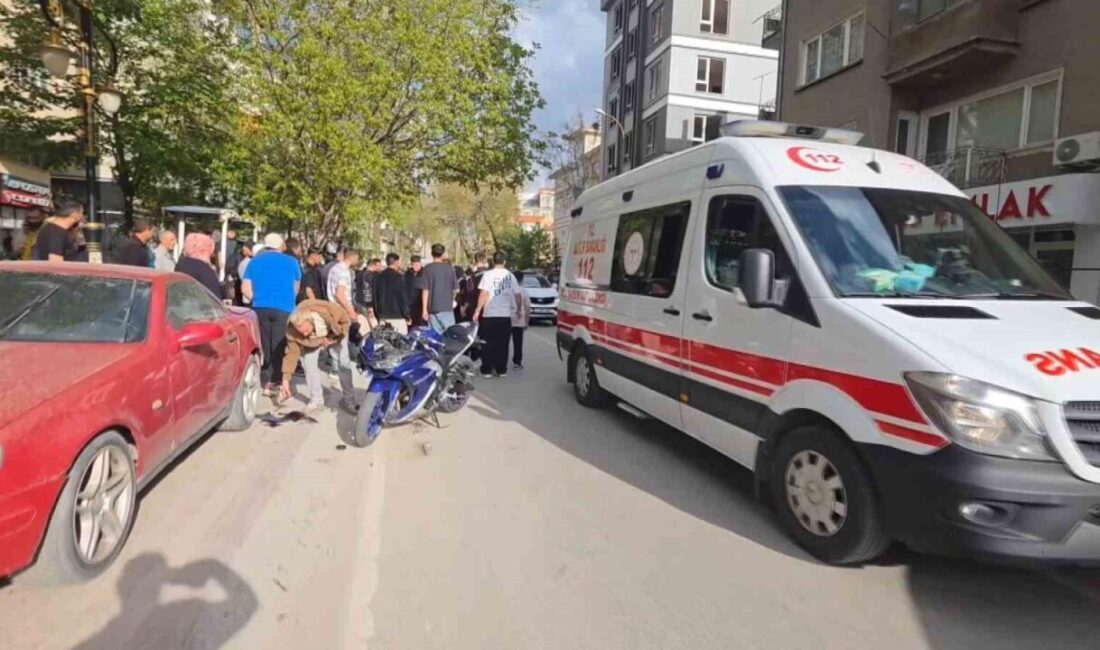 Kütahya’nın Meydan Mahallesi Mithatpaşa Caddesi’nde meydana gelen trafik kazasında, motosikletin