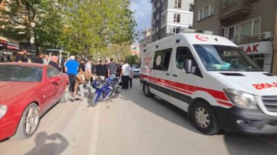 Kütahya’nın Meydan Mahallesi Mithatpaşa Caddesi’nde meydana gelen trafik kazasında, motosikletin