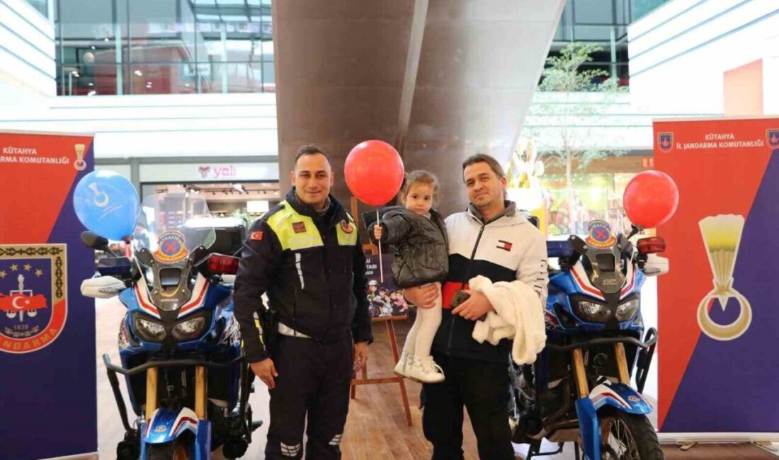 Kütahya’da düzenlenen etkinlikler, Trafik Haftası’nı kutlama amacıyla gerçekleştirilmiş ve trafik