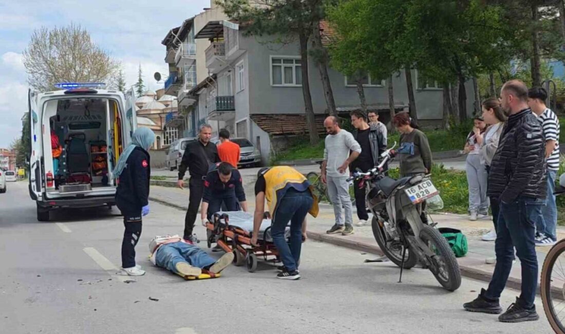 Kütahya’da bir motosiklet sürücüsü, yol vermek için hızını kesen bir