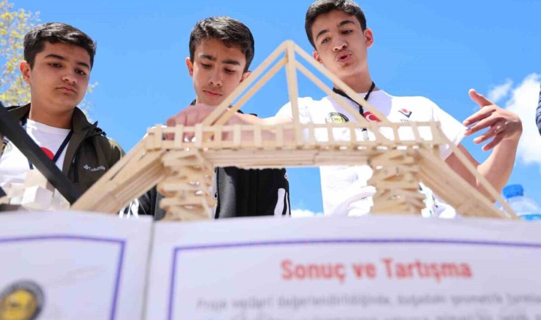 Elazığ Çubukbey Anadolu Lisesi, öğrenciler tarafından hazırlanan bilimsel çalışmaların sergilendiği
