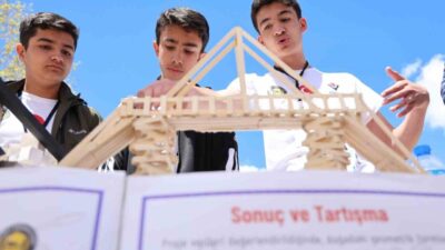 Elazığ Çubukbey Anadolu Lisesi, öğrenciler tarafından hazırlanan bilimsel çalışmaların sergilendiği