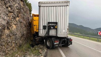 Burdur’un Ağlasun ilçesinde, Peçenek Beli mevkiinde meydana gelen trafik kazasında