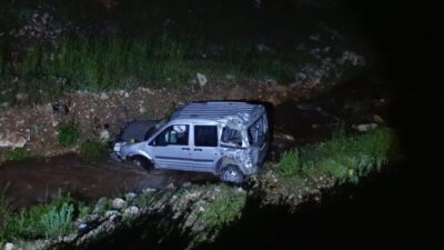 Malatya’da meydana gelen olayda, bir hafif ticari araç dereye uçtu