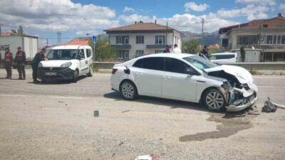 Malatya’nın Doğanşehir ilçesinde meydana gelen trafik kazasında, hafif ticari araç
