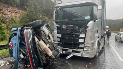 Tarsus ilçesinde meydana gelen trafik kazasında 3 araç karıştı. Kazada