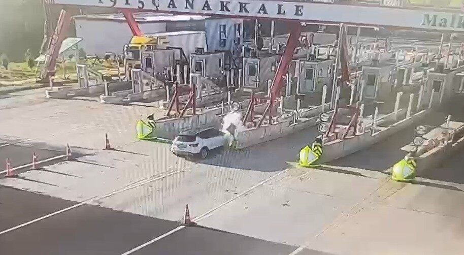 Malkara ilçesinde yaşanan trafik kazasında, bir otomobilin 1915 Çanakkale Otoyolu
