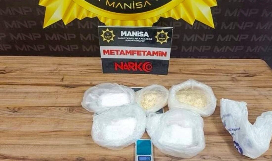Manisa’da Narkotik ekipleri tarafından gerçekleştirilen operasyonda uyuşturucu ticareti yaptığı şüphelenilen