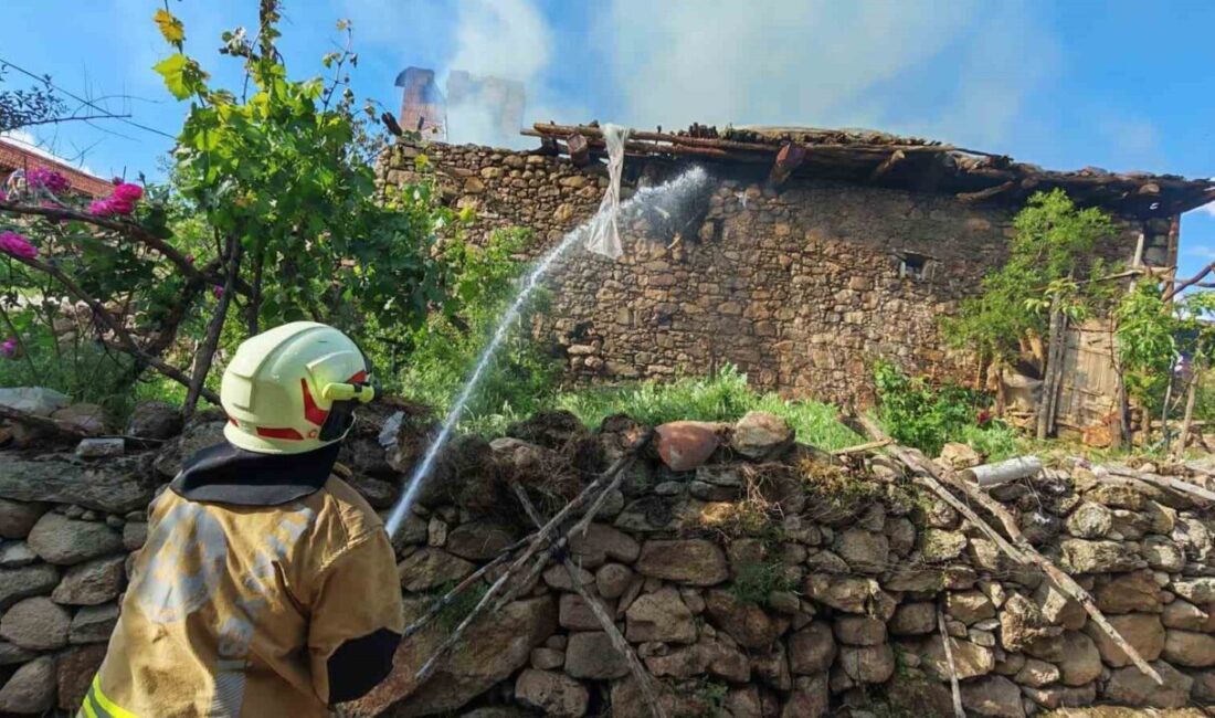 Manisa’nın Demirci ilçesinde bayram ziyareti için evlerine gelen aile, Mezitler