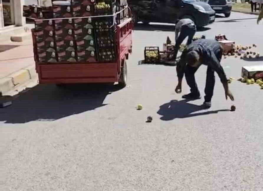 Nusaybin ilçesinde bir otomobil ile seyyar sebze-meyve satıcısının motosikleti çarpıştı.