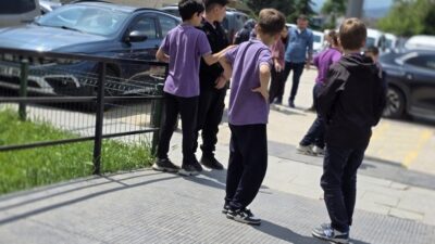İnegöl ilçesinde bir marketten indirimli olarak satın alınan çiğ köfteyi