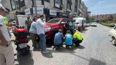 Menteşe ilçesinde meydana gelen trafik kazasında motosiklet ile otomobil çarpıştı,