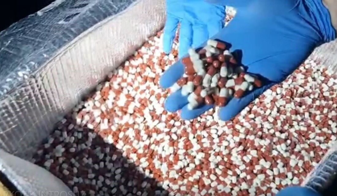 Mersin’de, polis ekipleri tarafından durdurulan bir araçta gerçekleştirilen arama sonucunda