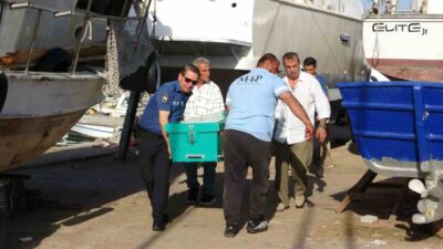 Mersin’de bir erkek cesedi, Akdeniz ilçesindeki balıkçı barınağında bulundu. Vatandaşların