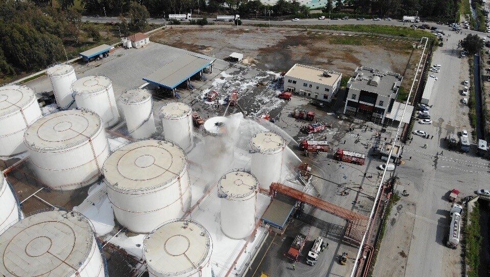 Mersin şehrinde yer alan bir yağ fabrikasında meydana gelen yangın,