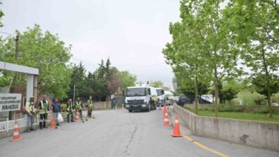 Esenyurt Belediyesi personeli, Gülbahçe Mezarlığı’na ot biçme ve genel temizlik