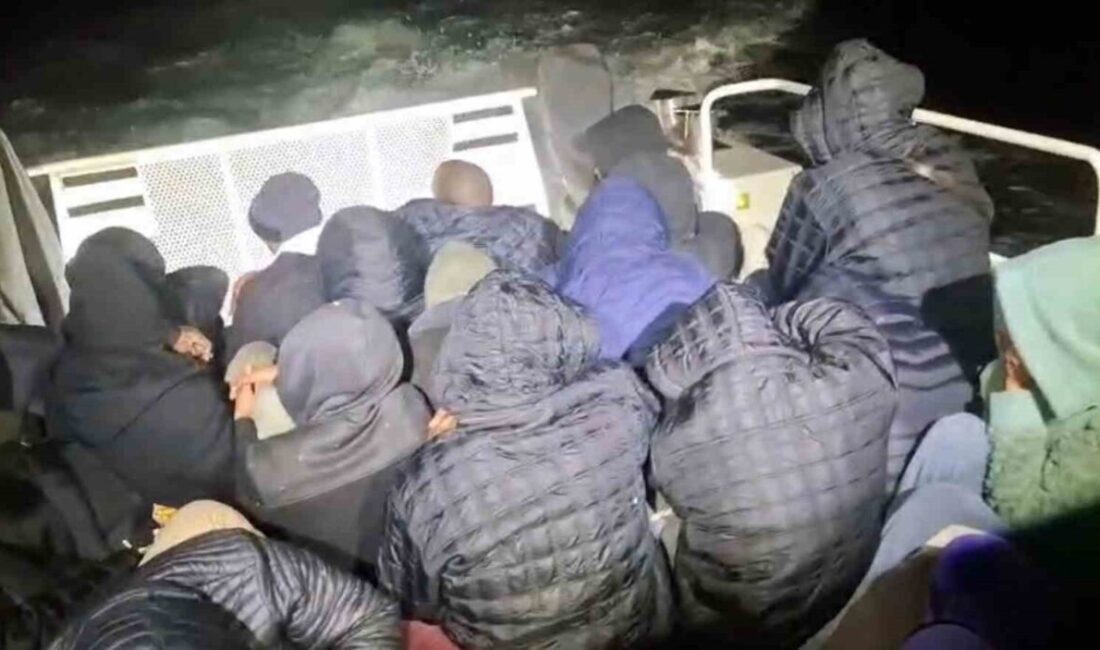 Muğla’nın Milas ilçesi açıklarında seyir halindeki bir lastik botta 28