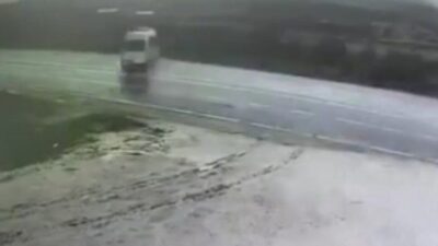 Malatya civarında meydana gelen bir olayda, kontrolü kaybeden bir minibüsün