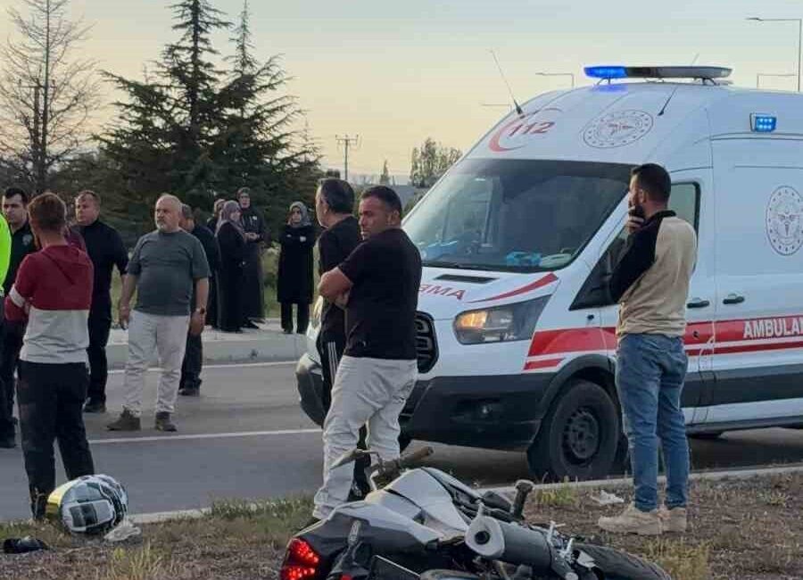 Beyşehir ilçesinde, Bahçelievler Kavşağı’nda meydana gelen trafik kazasında kadın bir