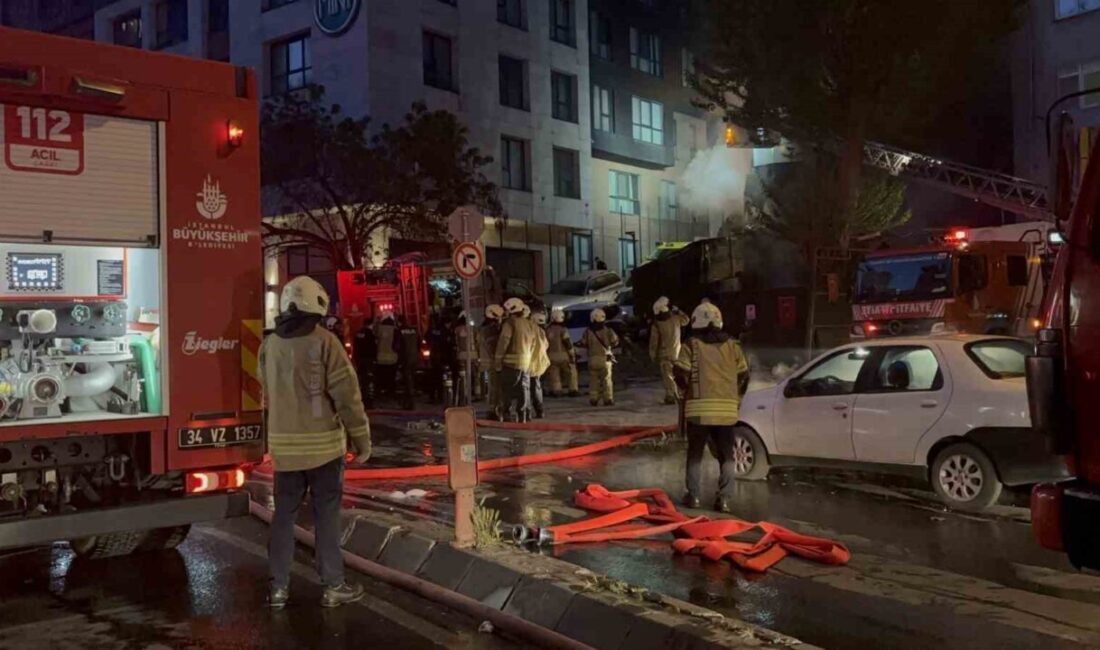 Şişli ilçesinde bir iş yerinde park halindeki bir motosikletin alev