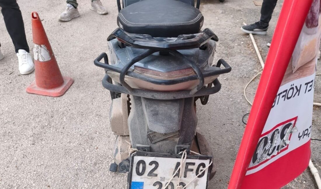 Adıyaman’ın Gölbaşı ilçesinde meydana gelen bir kaza sonucunda bir motosiklet