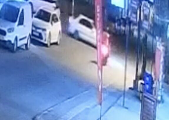 Kapaklı ilçesinde, cadde ile sokağın kesiştiği noktada meydana gelen trafik