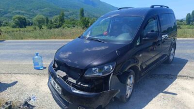 Orhangazi ilçesinde Gölyaka sahil yolu üzerinde meydana gelen bir trafik