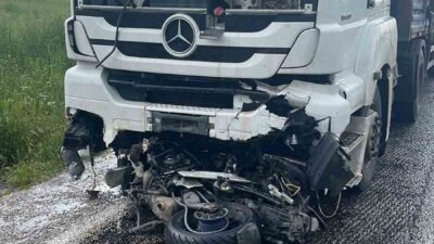 Afyonkarahisar’da gerçekleşen acı olayda, bir çift motosikletleriyle tırın altına girdi.
