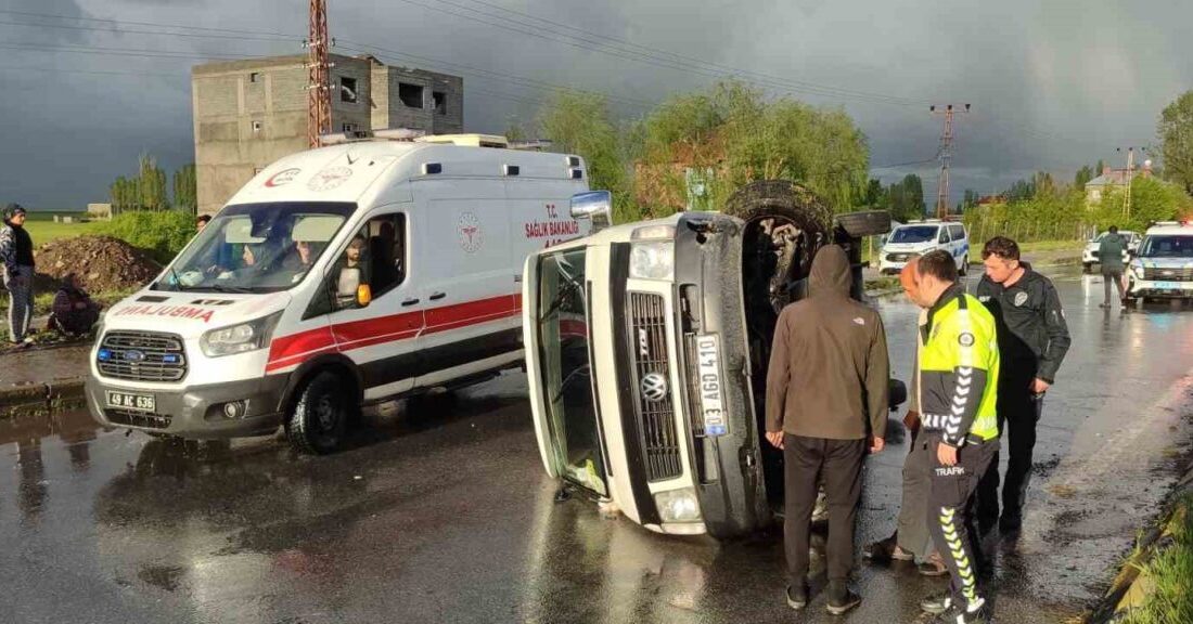 Muş’un Hasköy ilçesinde meydana gelen şiddetli dolu yağışı, bir trafik