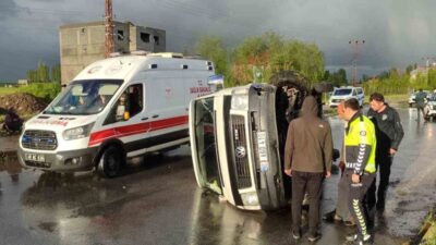 Muş’un Hasköy ilçesinde meydana gelen şiddetli dolu yağışı, bir trafik