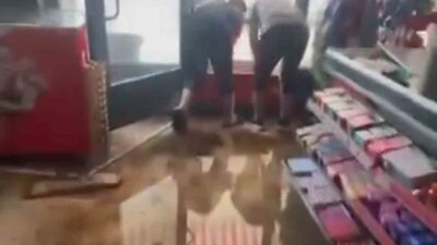 Muş kentinde akşam saatlerinde meydana gelen şiddetli yağmur ve dolu