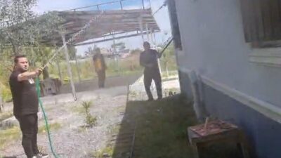 Manavgat ilçesinde tek katlı bir evde meydana gelen yangın, vatandaşlar