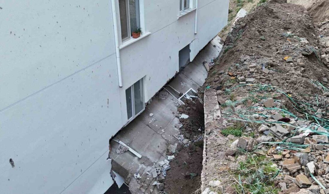 Nevşehir’de devam eden bir apartman inşaatına ait istinat duvarının çökmesi