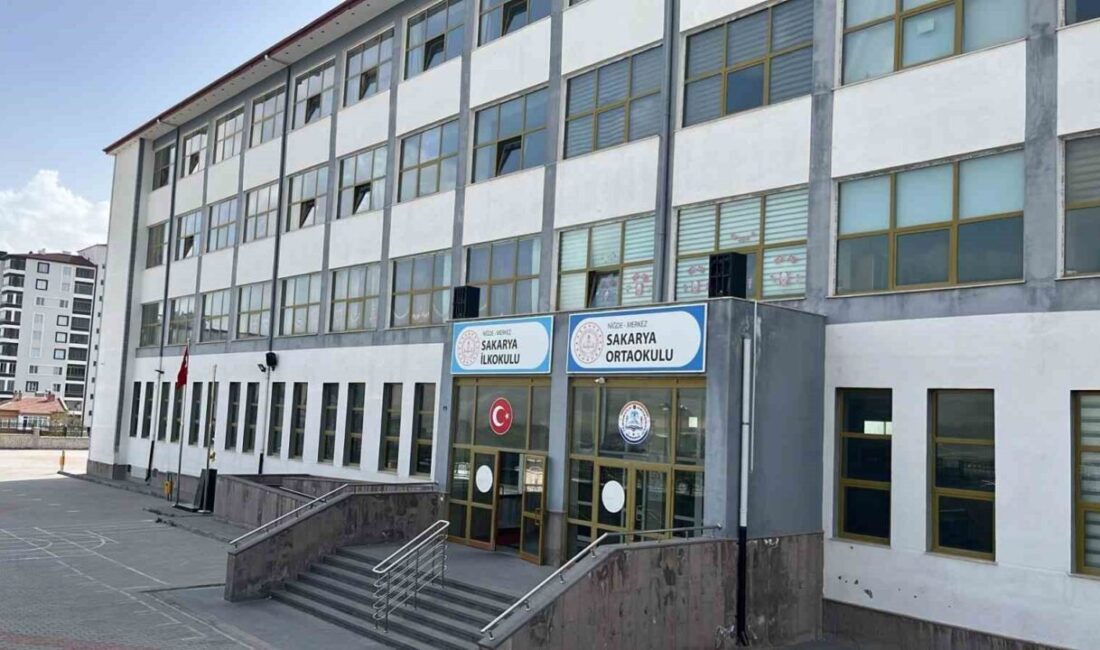 Niğde ilindeki Sakarya İlkokulu’nda bulunan 27 öğrenci, okul dışındaki bir