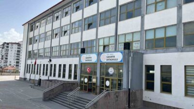 Niğde ilindeki Sakarya İlkokulu’nda bulunan 27 öğrenci, okul dışındaki bir