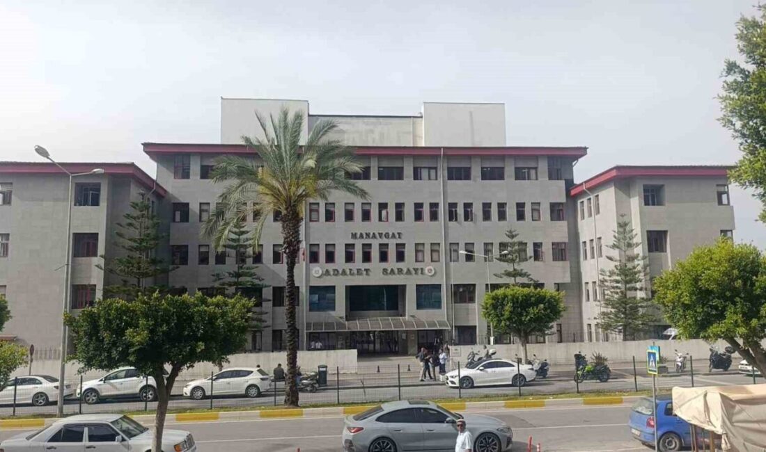 Manavgat’ta belediye içerisinde çıkar amaçlı suç örgütü iddiasıyla açılan davada,