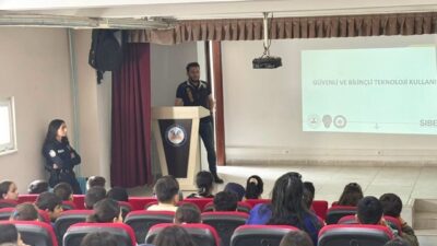 Sinop’un Saraydüzü ilçesinde polis ekipleri, öğrencilere yönelik düzenlenen SİBERAY eğitimi