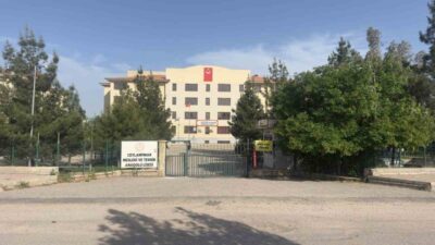 Şanlıurfa’nın Ceylanpınar ilçesindeki bir okulda top oynayan 14 yaşındaki 9.
