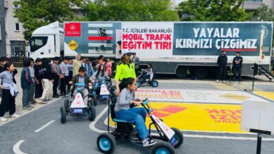 Oltu İlçe Emniyet Müdürlüğü Trafik Denetleme Büro Amirliği tarafından öğrencilere