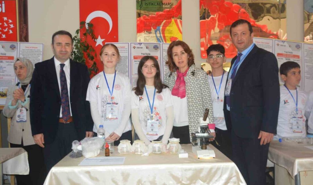 Ünye ilçesindeki Şehit Taner Kart Ortaokulu’nun düzenlediği bilim şenliğinde 19