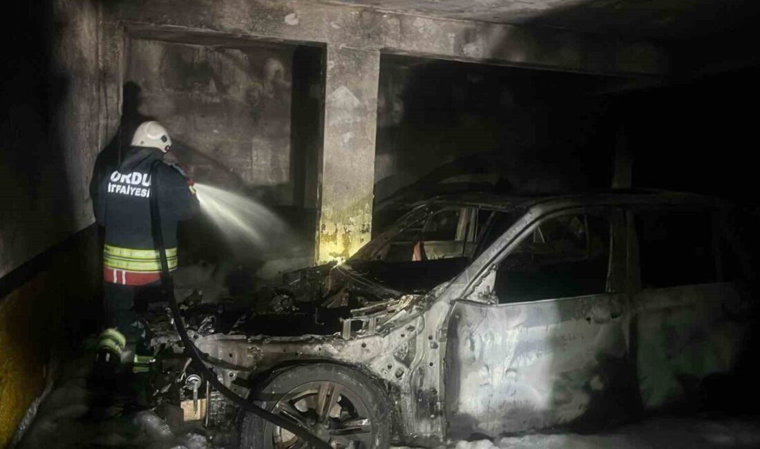 Ordu’nun Altınordu ilçesinde bir apartmanın kapalı otoparkında meydana gelen yangında,