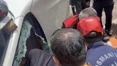 Osmaniye’de meydana gelen kazada, 2 kişi yağış nedeniyle kayganlaşan yolda