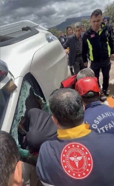 Osmaniye’de meydana gelen kazada, 2 kişi yağış nedeniyle kayganlaşan yolda