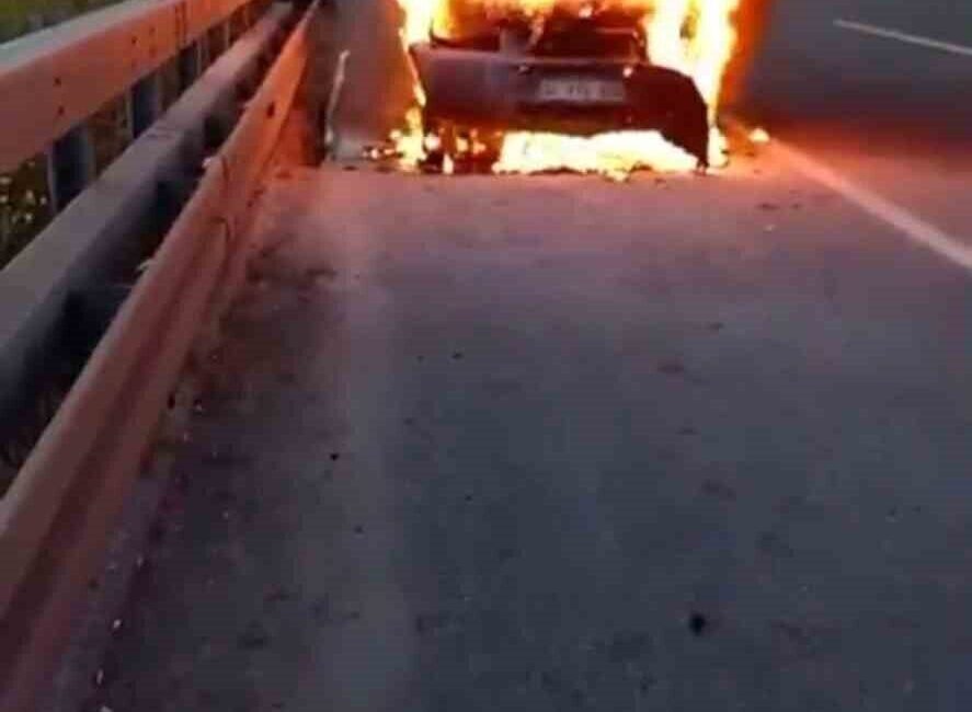 İstanbul Bursa Otoyolu’nda seyir halinde ilerleyen bir cip nedeni henüz